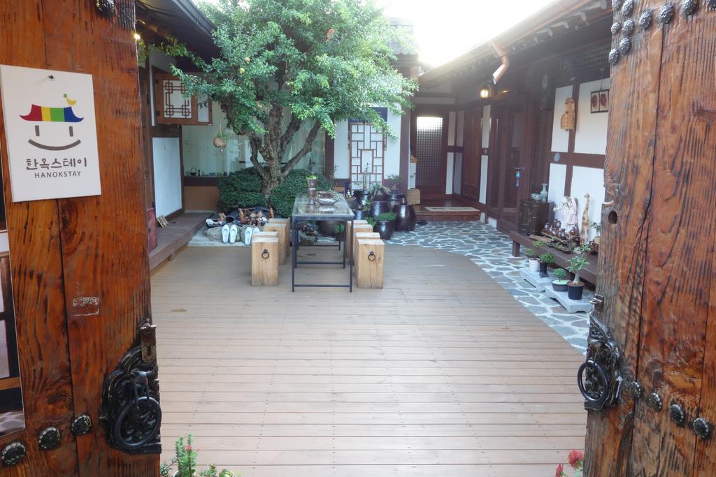 Inyeon Hanok Guesthouse Чонджу Екстериор снимка