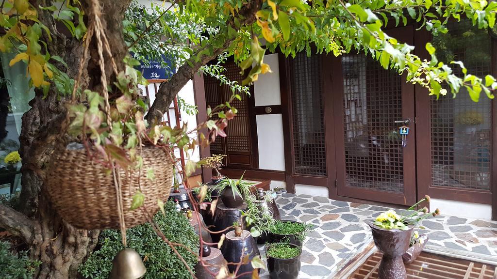 Inyeon Hanok Guesthouse Чонджу Екстериор снимка