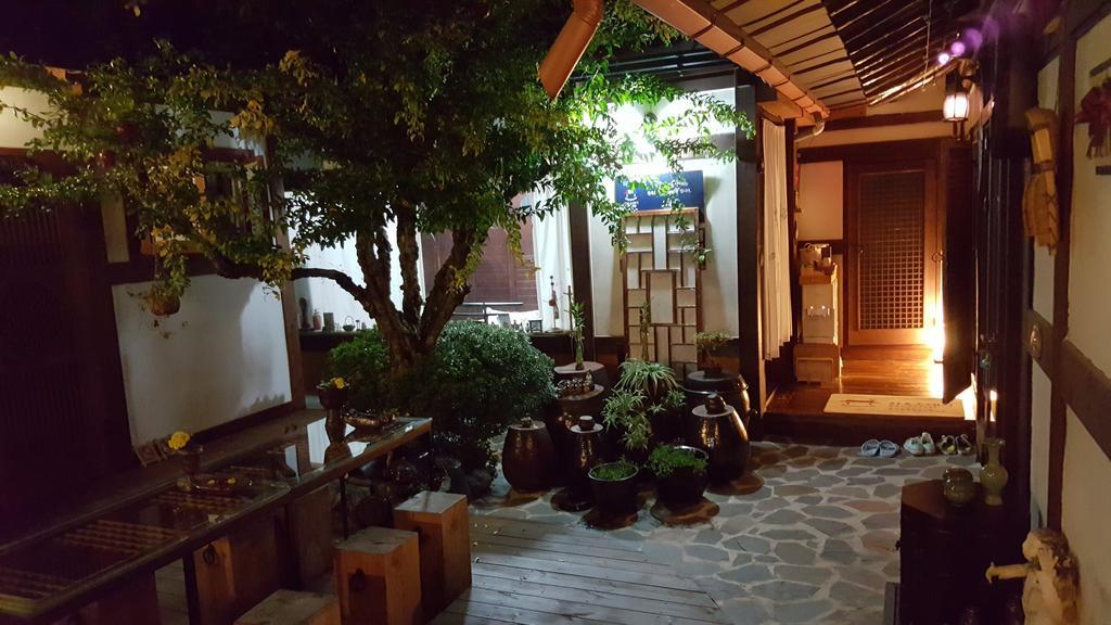 Inyeon Hanok Guesthouse Чонджу Екстериор снимка