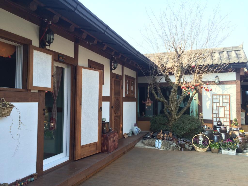 Inyeon Hanok Guesthouse Чонджу Екстериор снимка