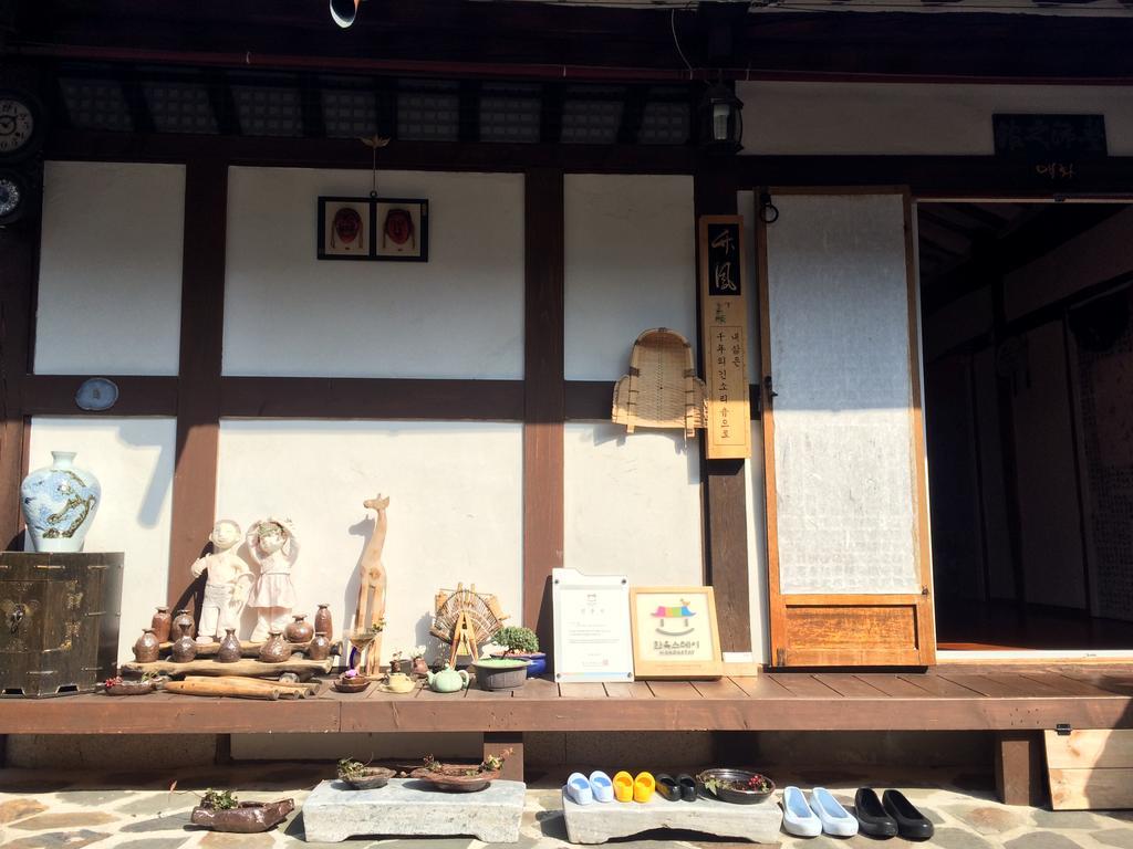 Inyeon Hanok Guesthouse Чонджу Екстериор снимка