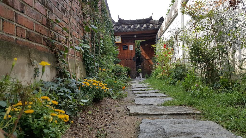 Inyeon Hanok Guesthouse Чонджу Екстериор снимка