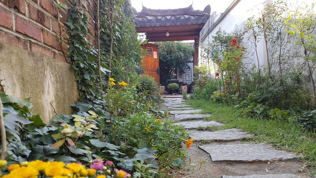 Inyeon Hanok Guesthouse Чонджу Екстериор снимка