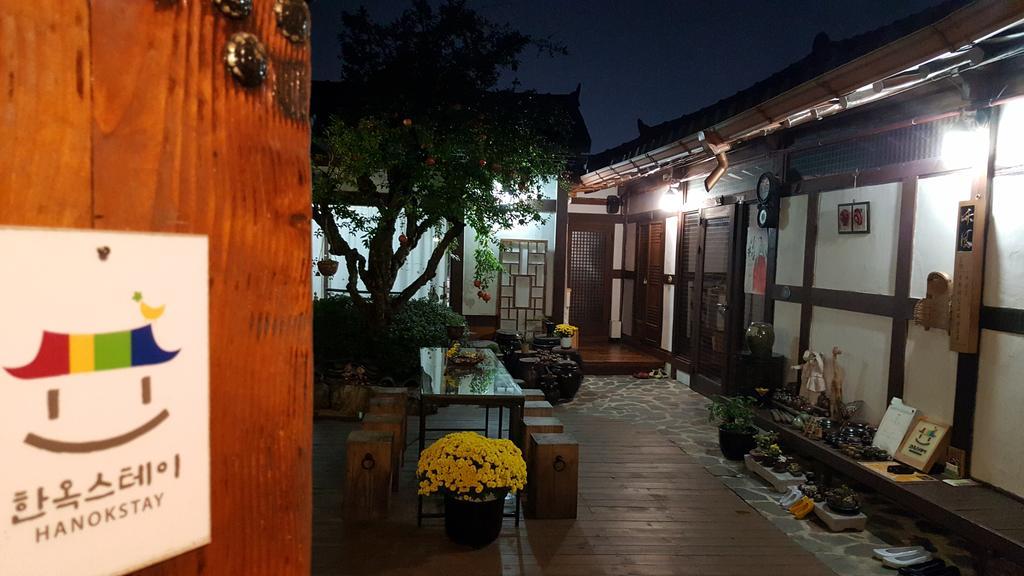 Inyeon Hanok Guesthouse Чонджу Екстериор снимка
