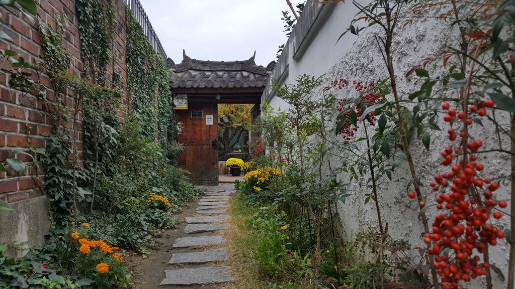 Inyeon Hanok Guesthouse Чонджу Екстериор снимка