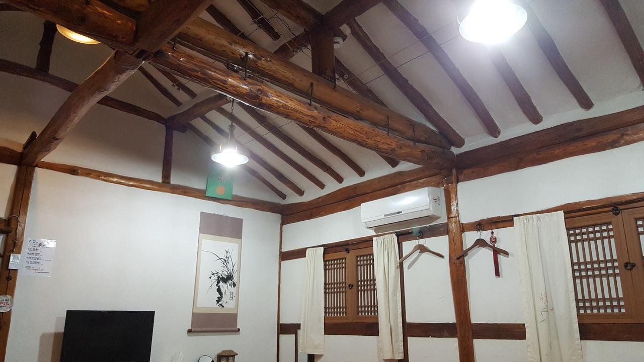 Inyeon Hanok Guesthouse Чонджу Екстериор снимка