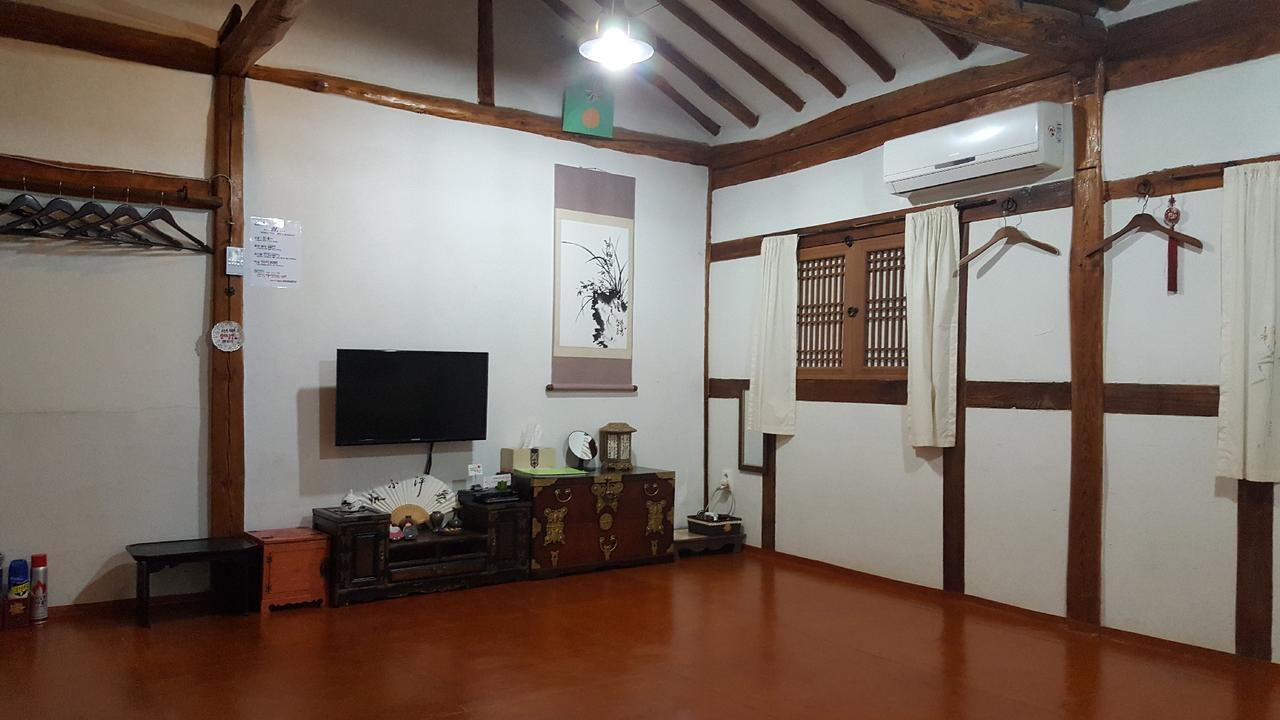 Inyeon Hanok Guesthouse Чонджу Екстериор снимка