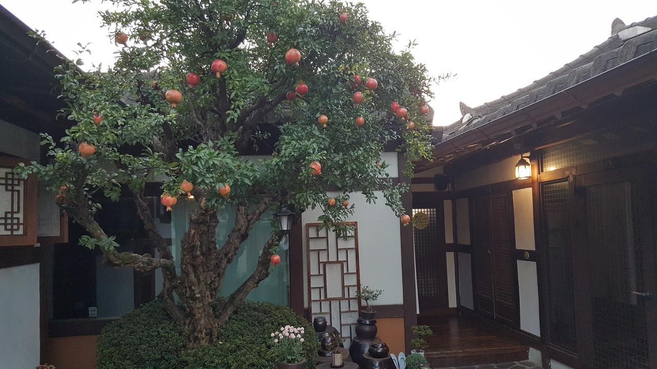 Inyeon Hanok Guesthouse Чонджу Екстериор снимка