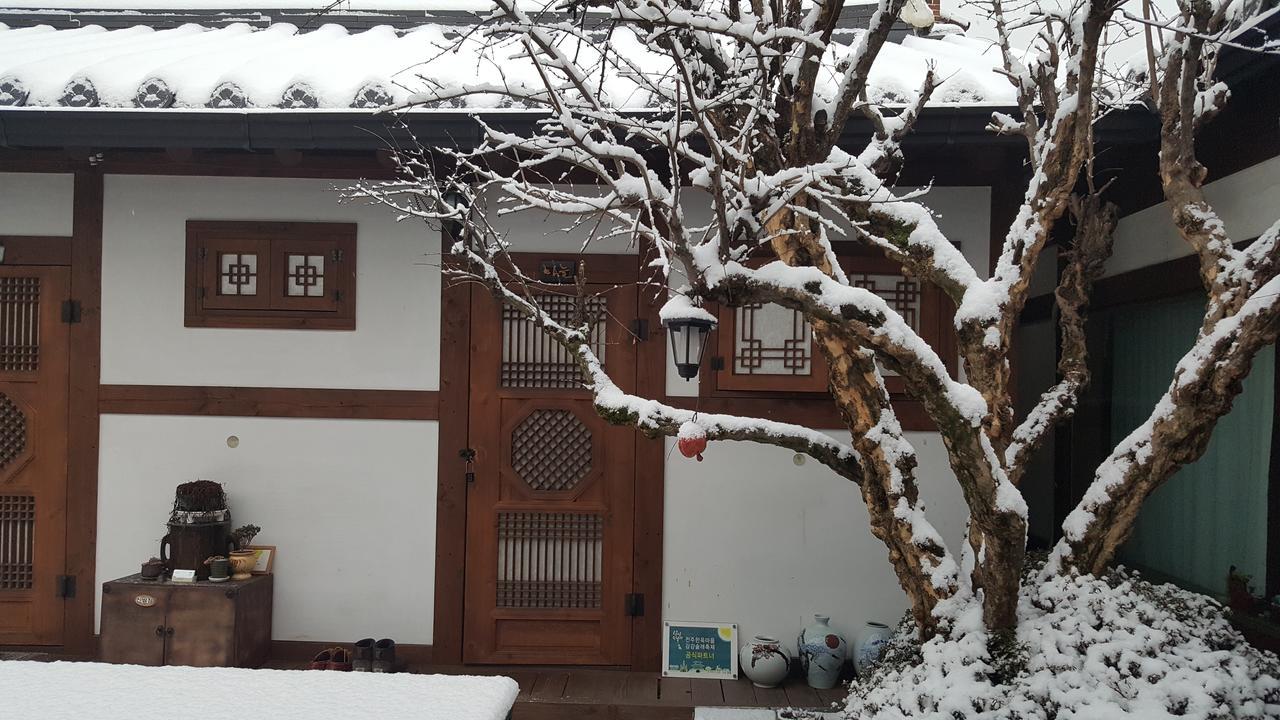 Inyeon Hanok Guesthouse Чонджу Екстериор снимка