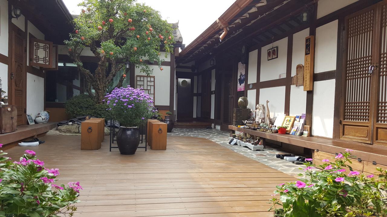 Inyeon Hanok Guesthouse Чонджу Екстериор снимка