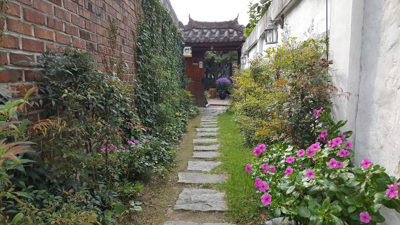 Inyeon Hanok Guesthouse Чонджу Екстериор снимка