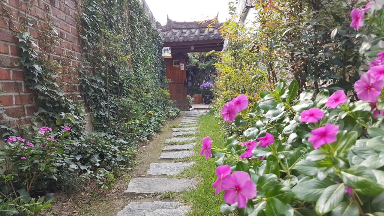 Inyeon Hanok Guesthouse Чонджу Екстериор снимка